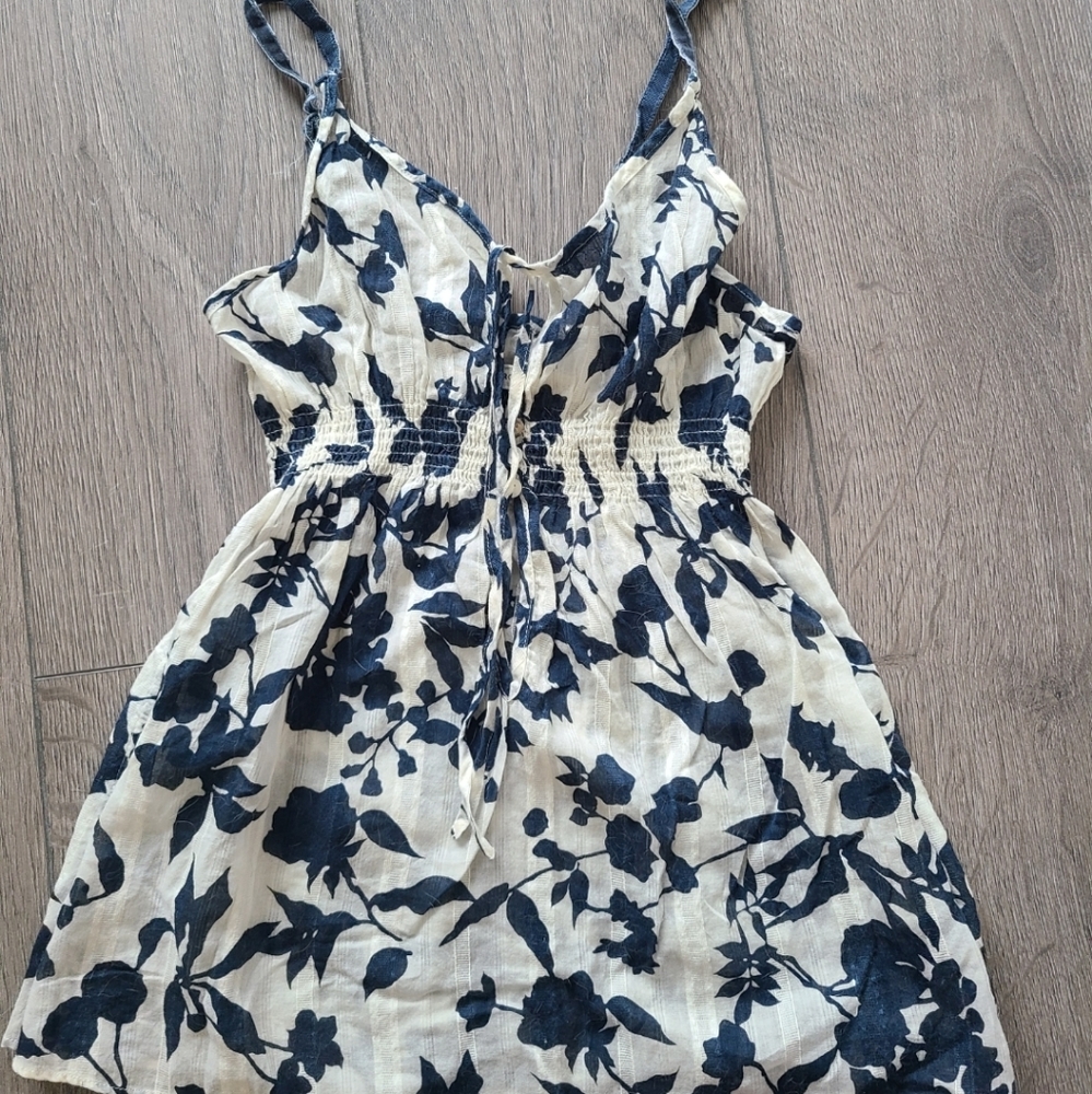 #12 -ABERCROMBIE floral top women's size M